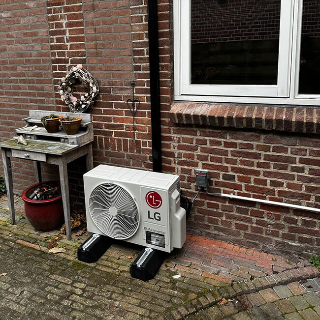 Buitenunit van airco door installatiebedrijf Drenthe
