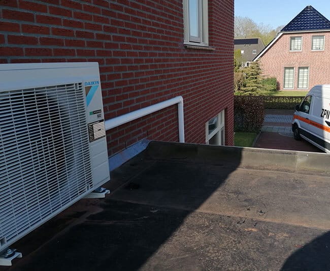 Daikin airco buitenunit door ZPN