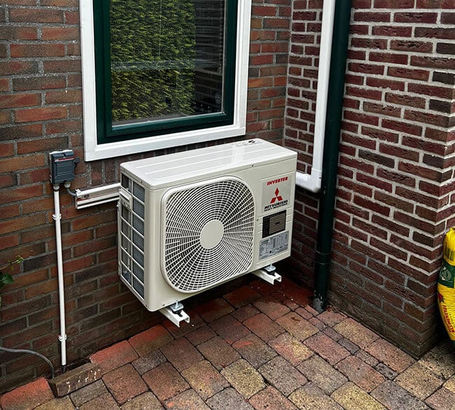 Mitsubishi buitenunit airco Veendam
