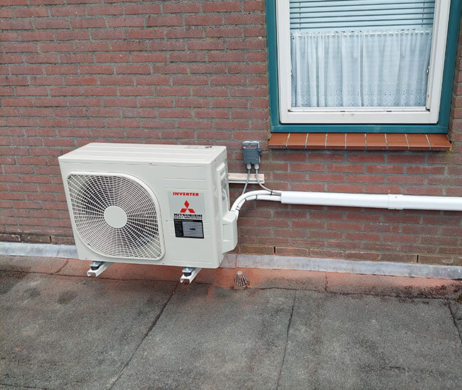 Buitenunit van Mitsubishi airco Emmen