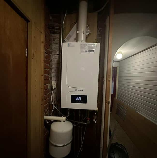 Cv-ketel aan de muur door installatiebedrijf in Drenthe