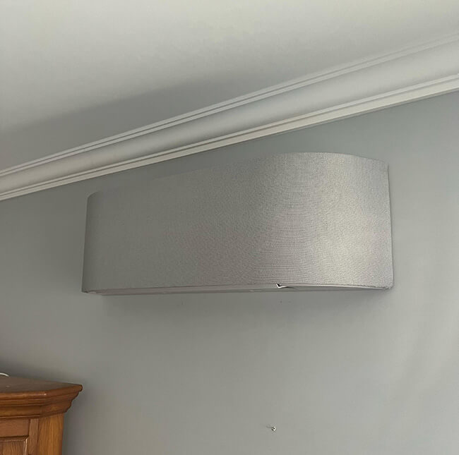Moderne design airco installatie aan muur