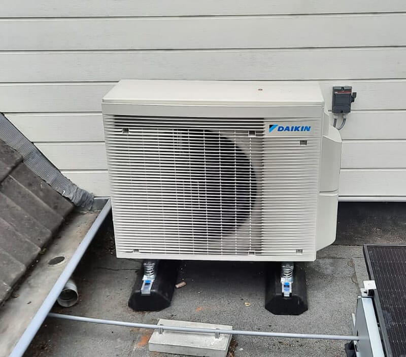 Warmtepomp installatie buitenunit