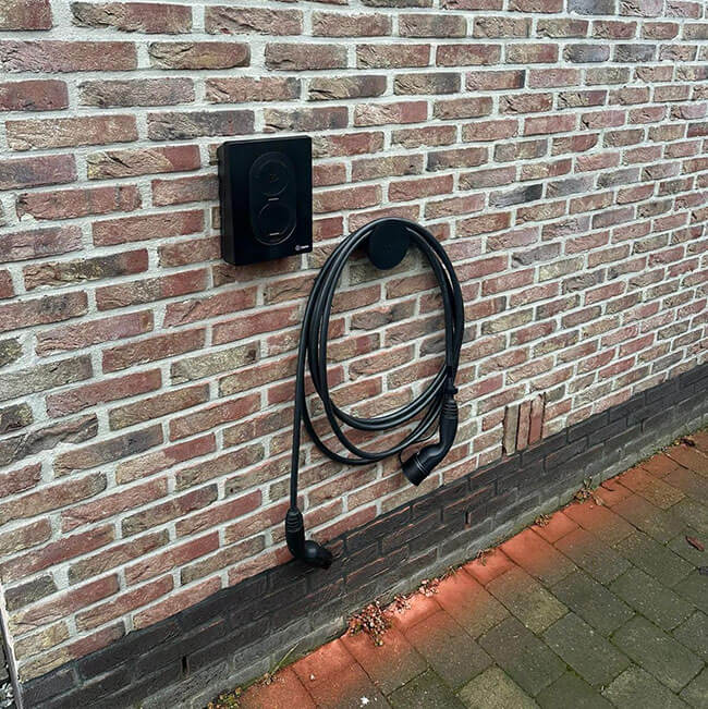 Laadpaal aan kantoor
