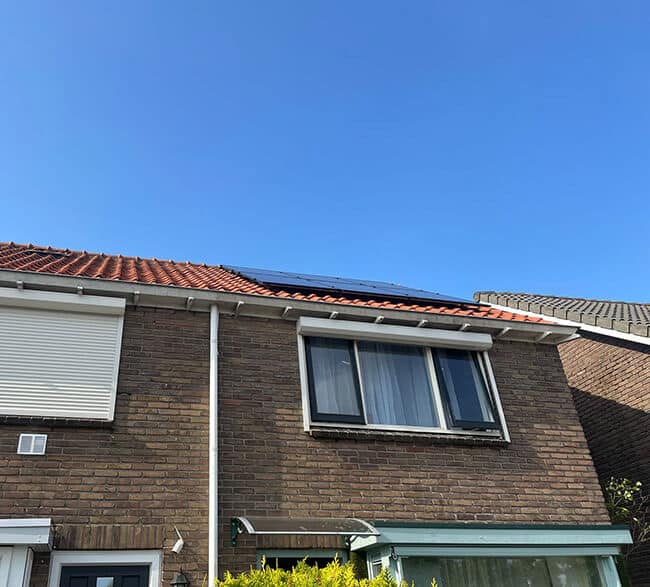 Zonnepanelen Steenwijk op schuin dak met terugverdientijd van vijf jaar