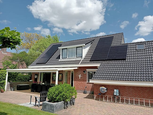 Duurzame energie met PV panelen op vrijstaande villa