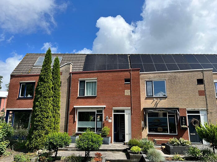 Rijtjeswoning met zonnepanelen met offerte op maat