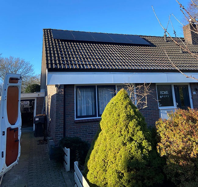 Zonnestroom systeem op rijtjeswoning met lage kosten