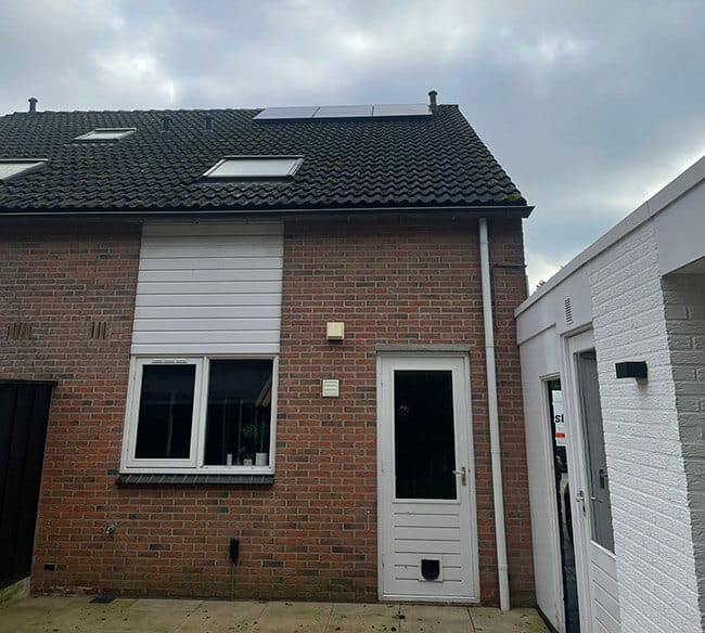 Zonnestroom systeem op schuin dak