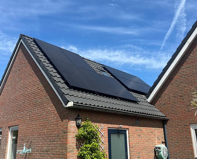 Zonne-energie systeem op aanbouw met subsidie