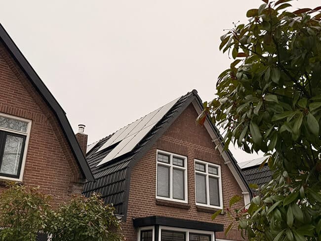 Zonnestroom systeem door regionale specialist in zonne-energie