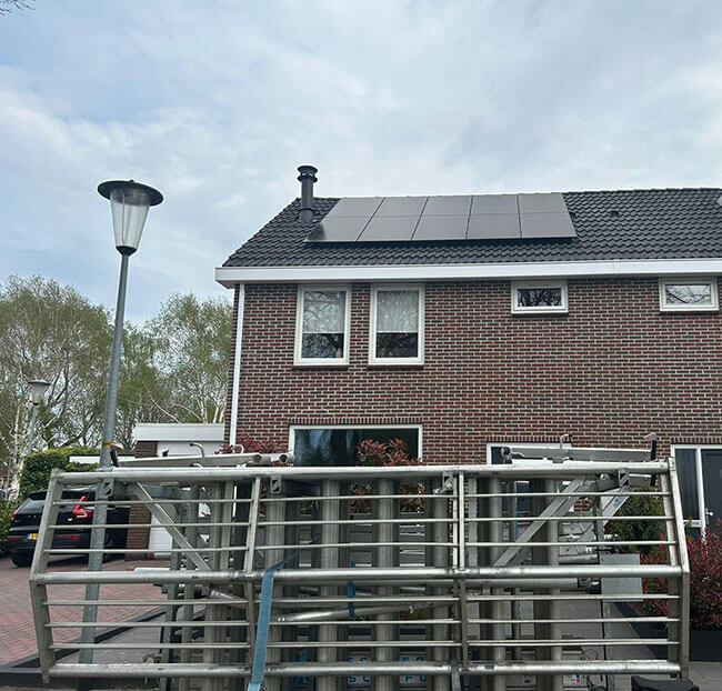 Zonne-energie systeem dak hoekwoning