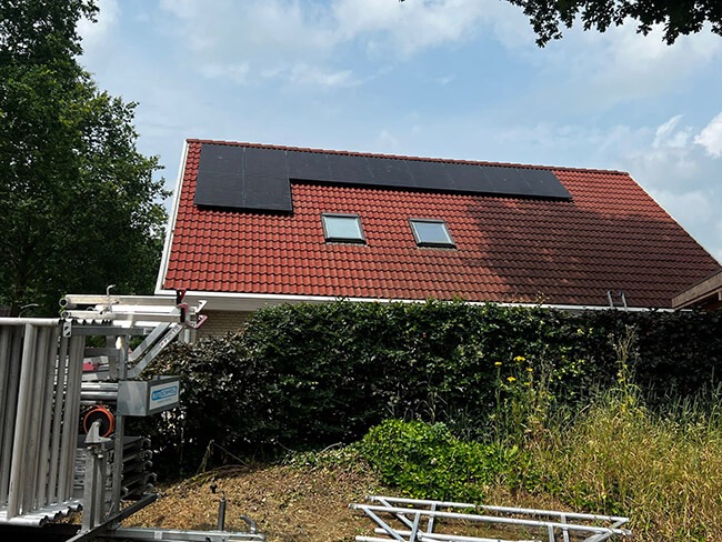 Zonnestroom systeem door regionaal zonne-energie bedrijf