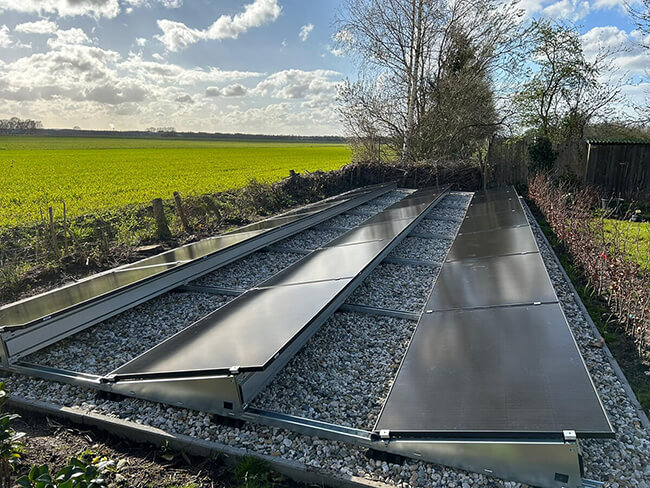 Zonnepanelen grondopstelling in Borger naast het platteland