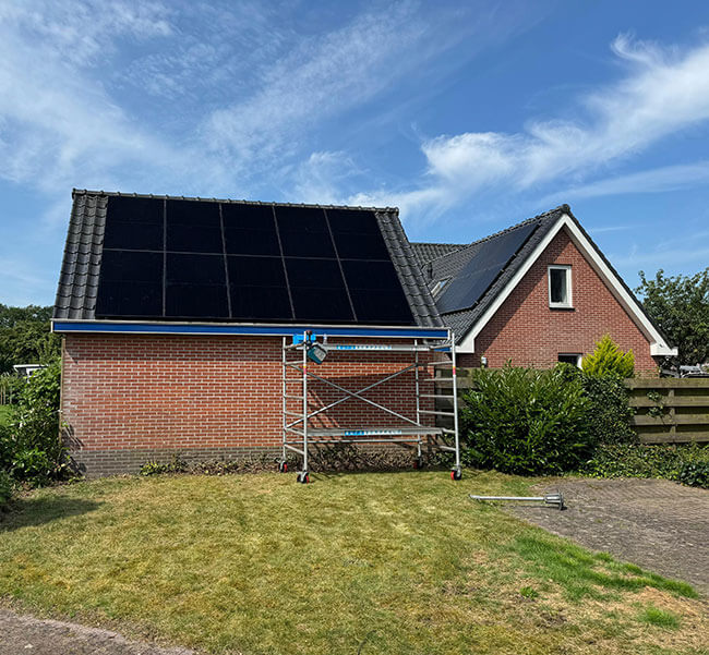 Zonnepanelen op dak met financiering