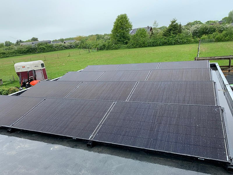 Zonnepanelen op plat dak